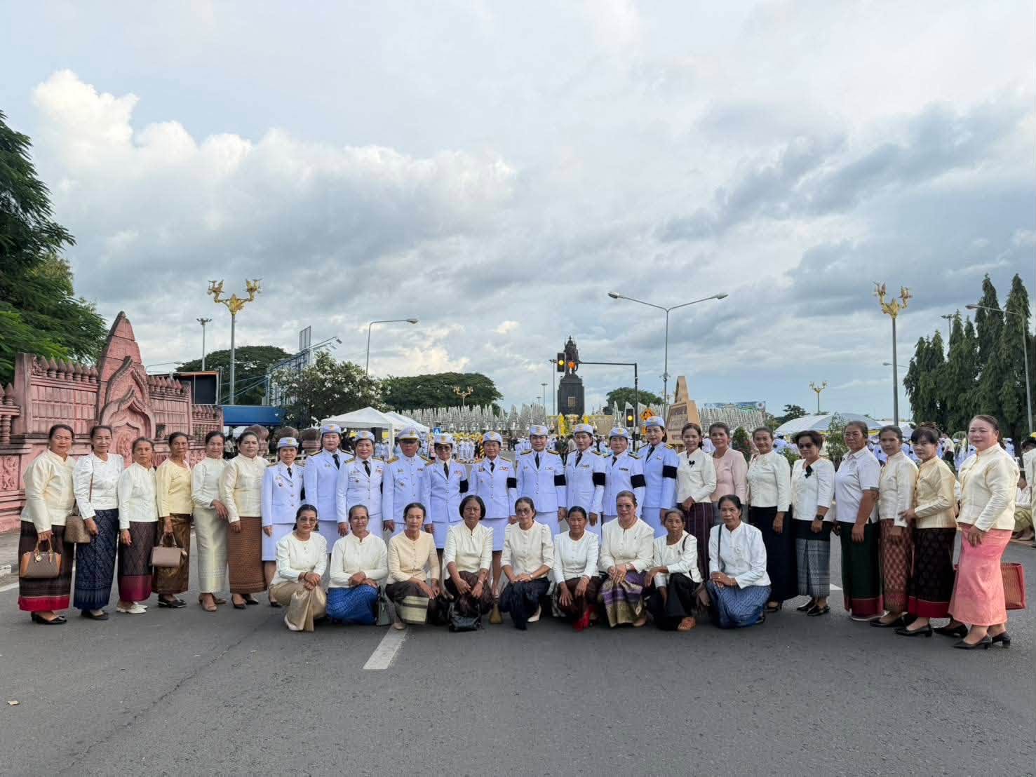 คณะกรรมการพัฒนาสตรีอำเภอโนนสุวรรณ: ร่วมกิจกรรมเนื่องในวันนวมินทรมหาราช